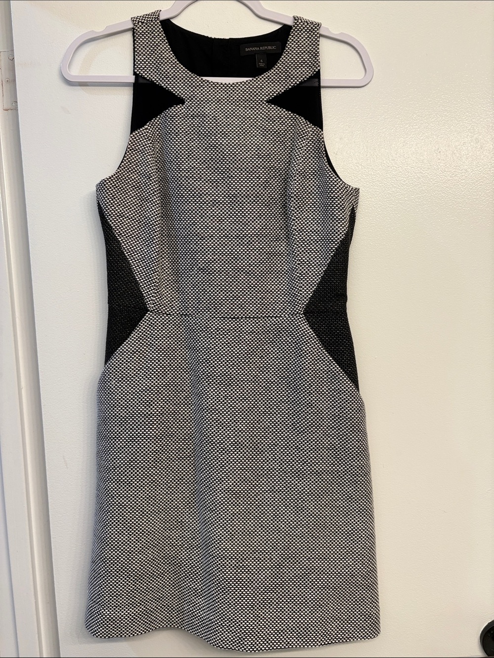 Banana Republic Black and White Textured Sheath Dress DEEP POCKETS!